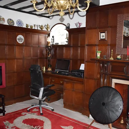 Harmondsworth Hall Guest House-3